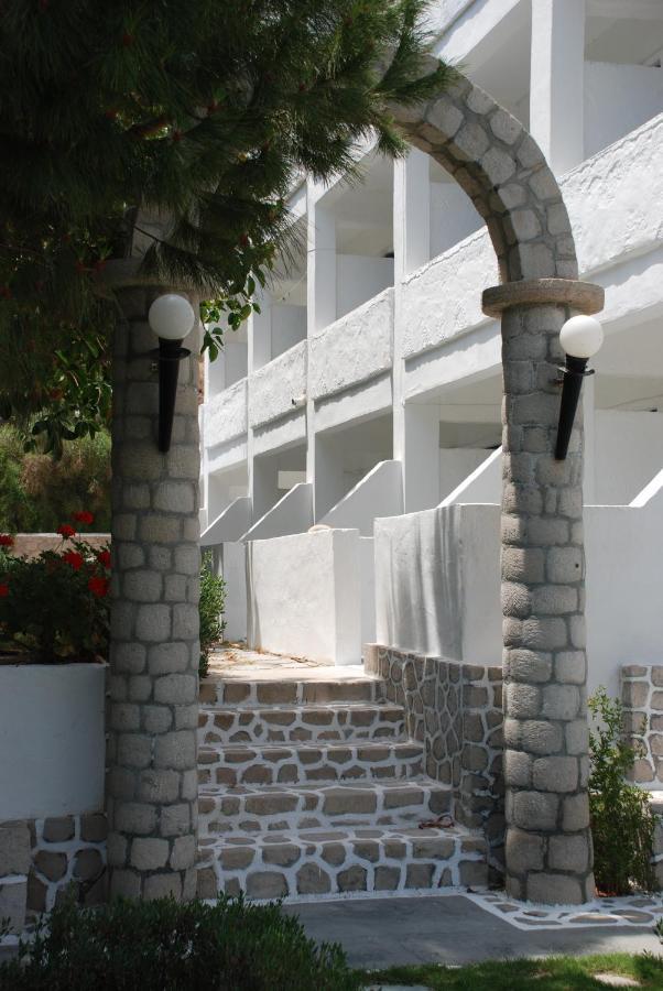Lagada Beach Economy Hotel Adamantas Eksteriør billede